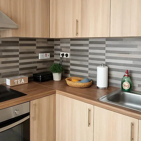 Lively Coast In Nightlife 400 M From The * פאפוס