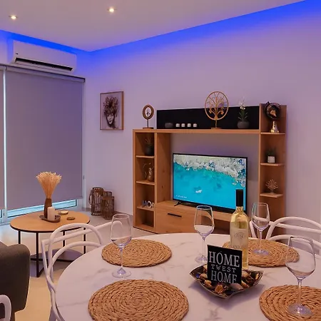 Lively Coast In Nightlife 400 M From The Apartament