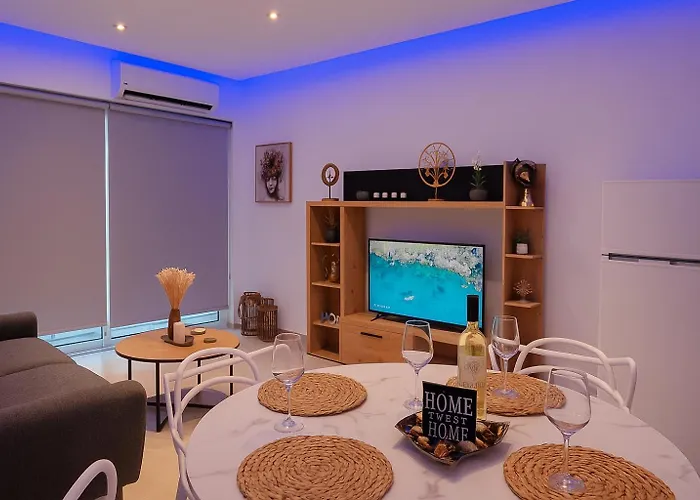 Lively Coast In Nightlife 400 M From The Apartament